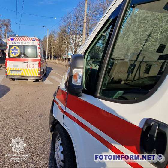 У Кропивницькому «швидка» з пацієнтом потрапила в ДТП (ФОТО)